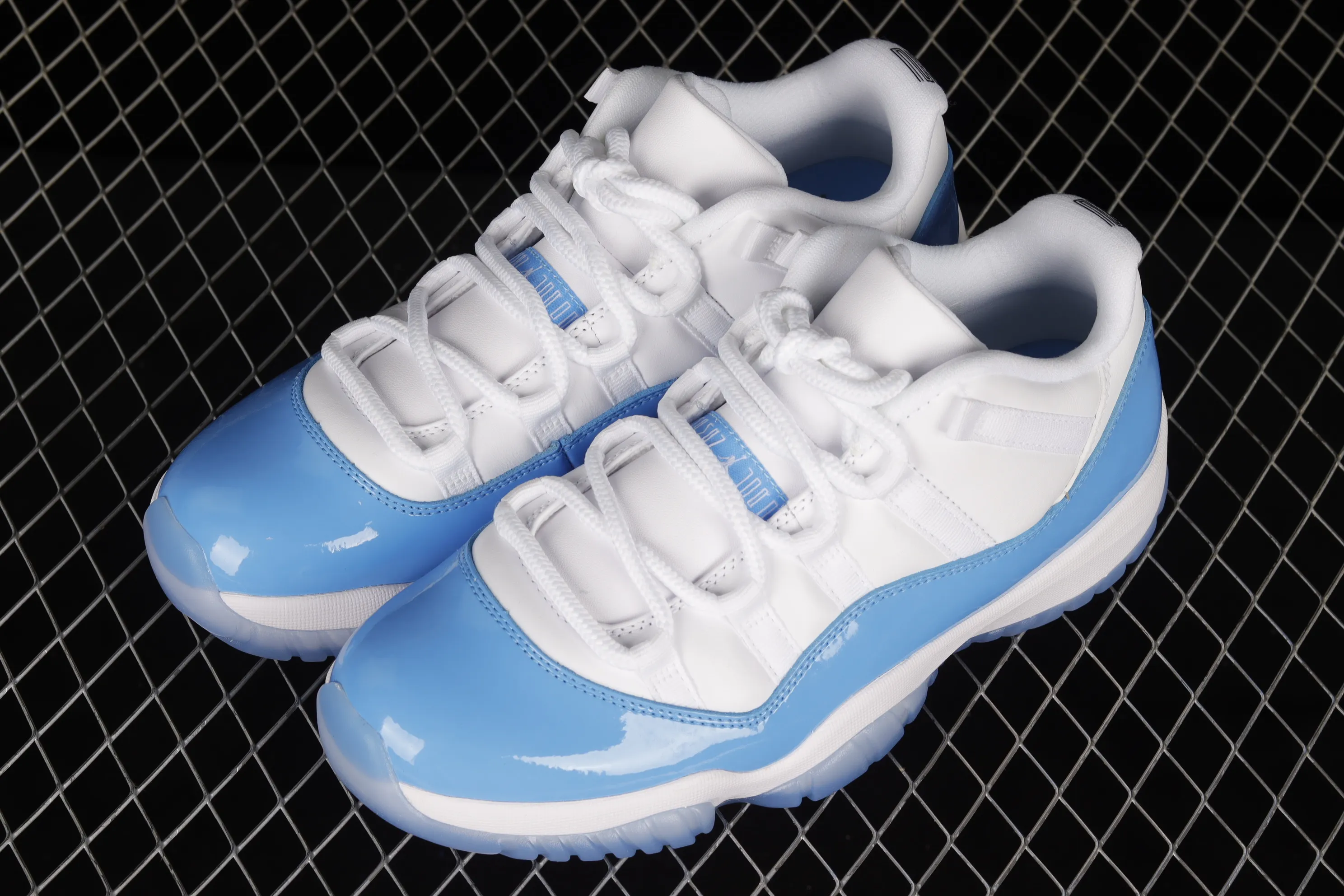 All categories Air Jordan Jordan series basketball shoes Air Jordan 11 F version Air Jordan 11 Low "Carolina" AJ11 Joe 11 white and blue first layer genuine carbon 528895-106